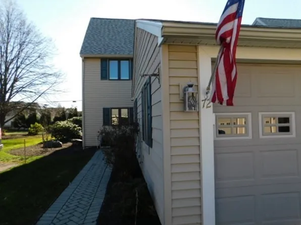 72 Hampton Towne Est, Hampton, NH 03842