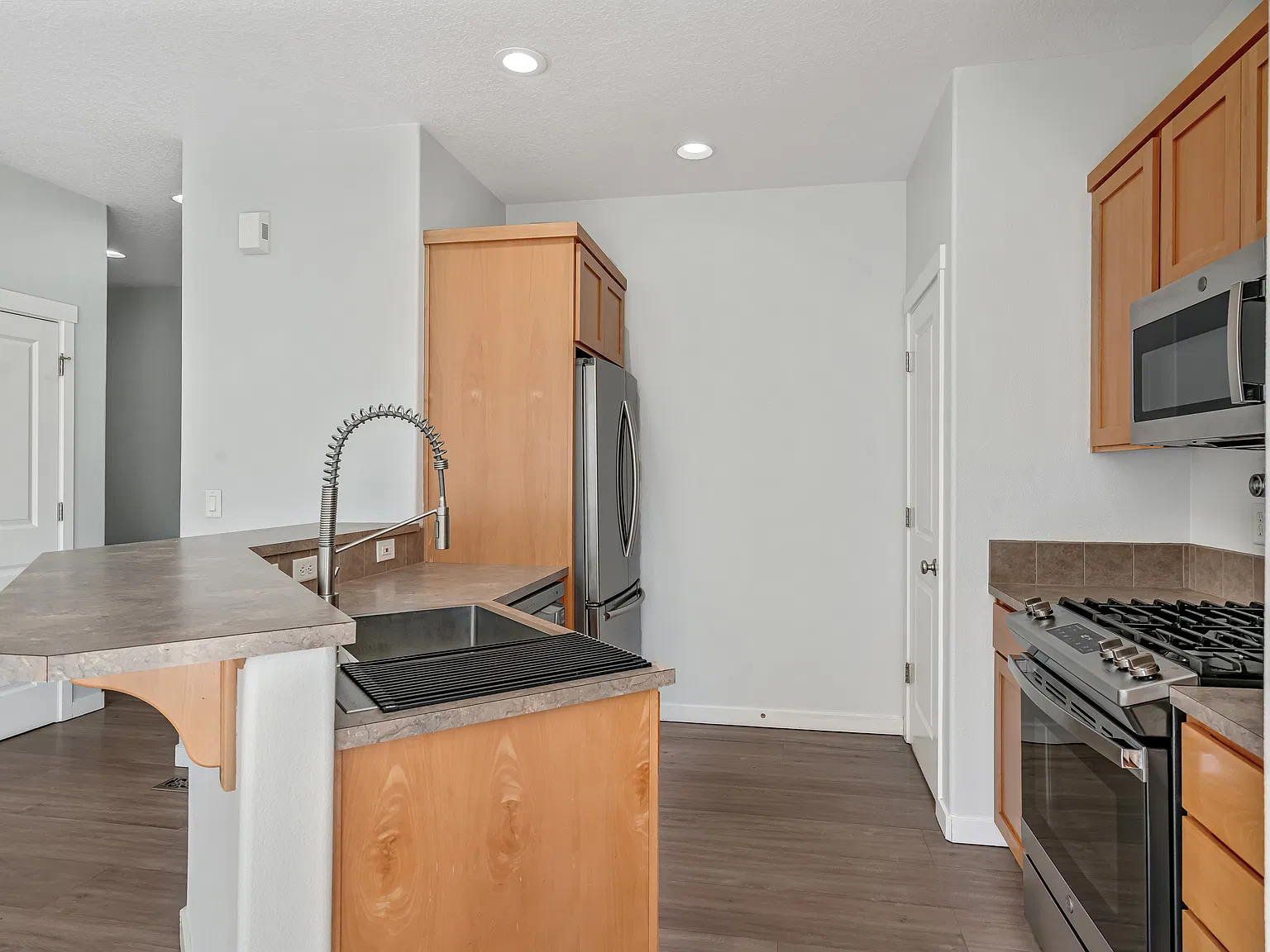 3 bed, 1562 sqft, $2,550 — Photo 3