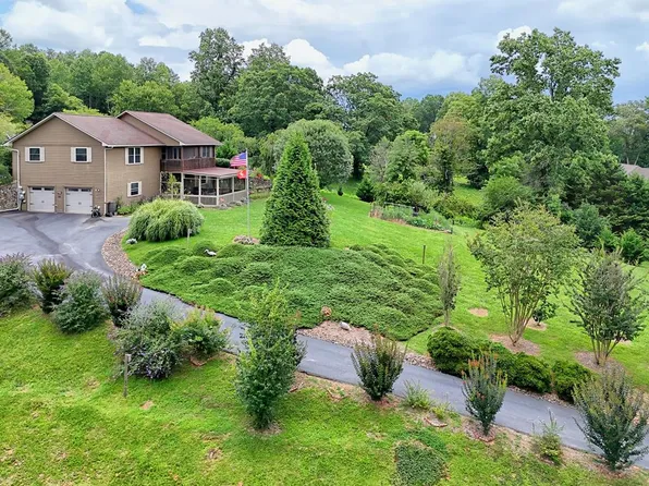 50 Chatuge Shores Overlook, Hayesville, NC 28904