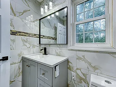 17 Avenue D — Photo 6