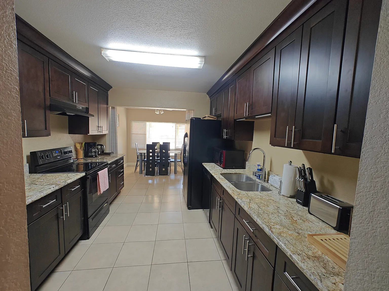 2 bed, 1000 sqft, $1,600 — Photo 3