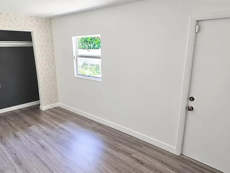 1130 NE 111th St #1130 — Photo 9