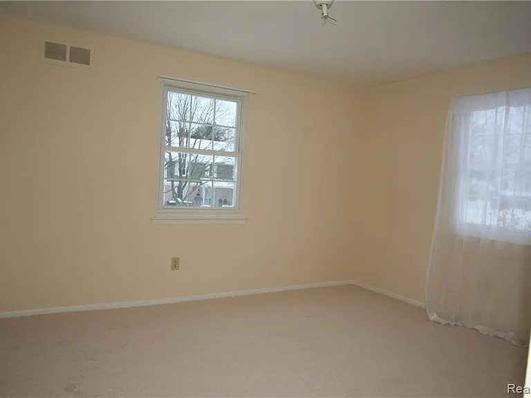 20871 Glen Haven Cir W — Photo 22