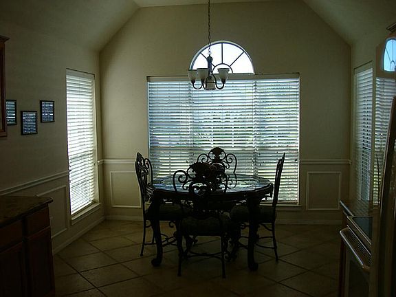 4th image of 10934 Sharon Cir
