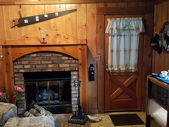 4th image of 47 Smithsonian St