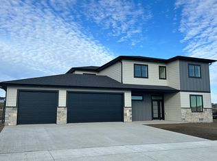 1910 Frisco Way, Bismarck, ND 58503