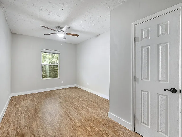 2511 San Gabriel St — Photo 27