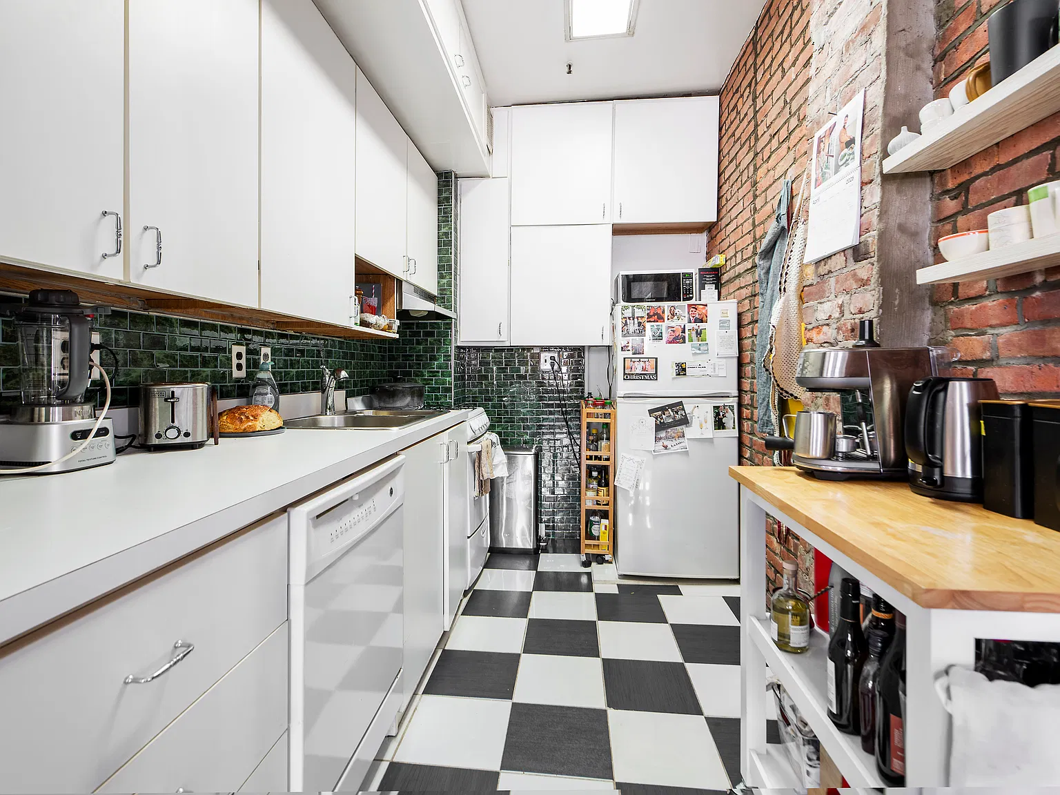 142 Montague Street — Photo 4