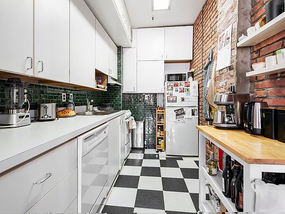 4th image of 142 Montague St APT 4F