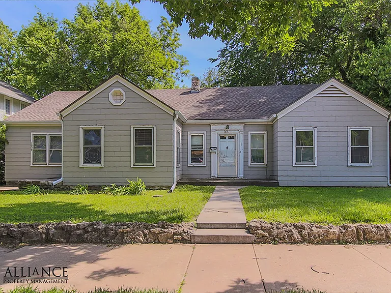 Poyntz Ave. 1609-11 — Photo 2