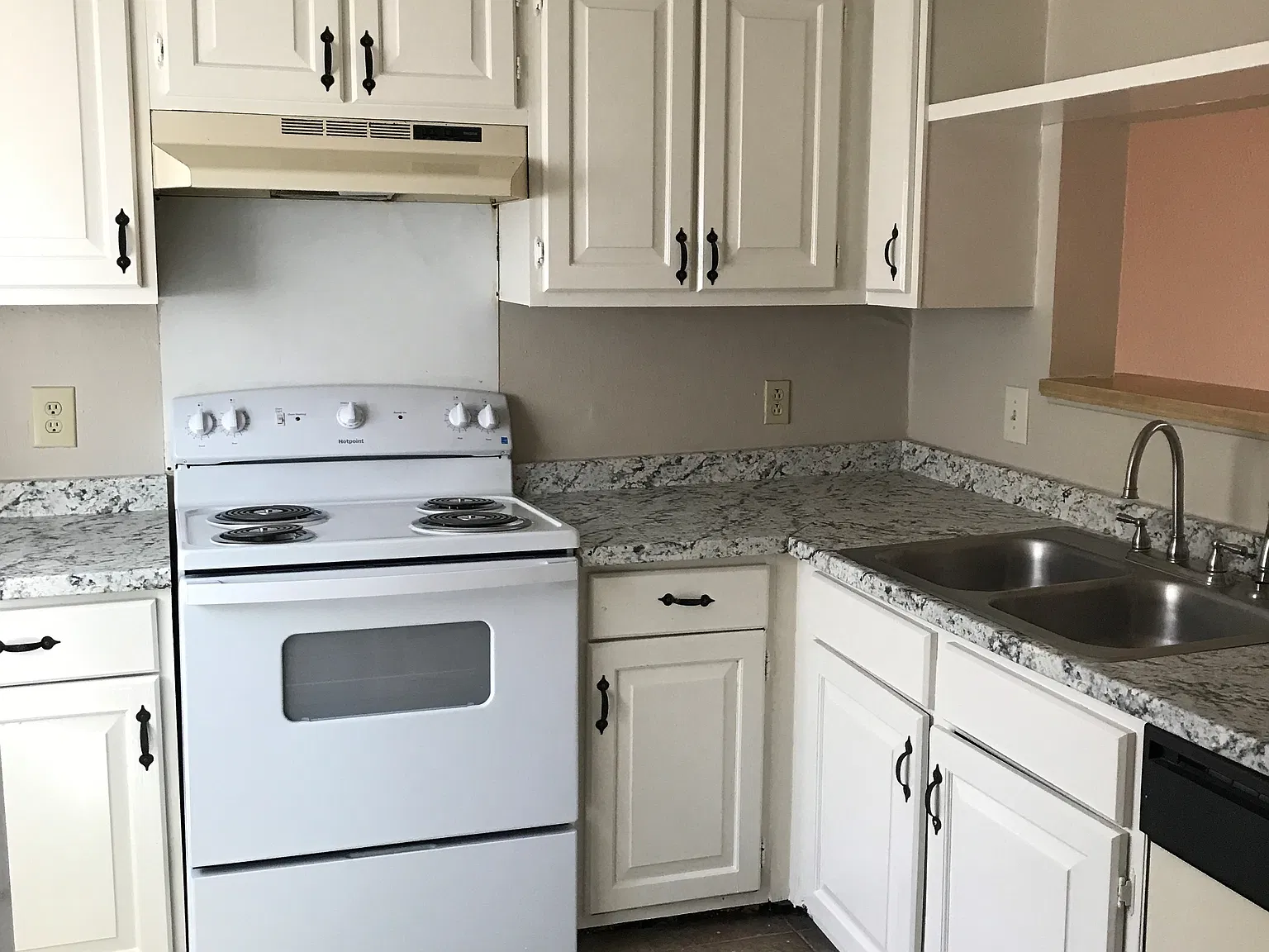 2 bed, 1100 sqft, $975 — Photo 2
