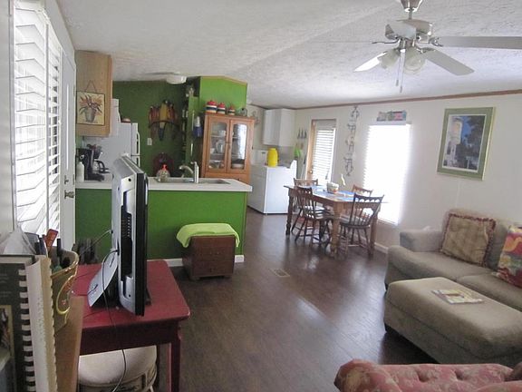 900 Black Oak Rd- Kitchen -Dining