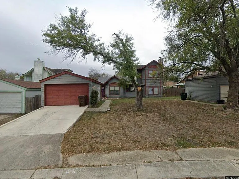 8423 Forest Ridge Dr — Photo 1
