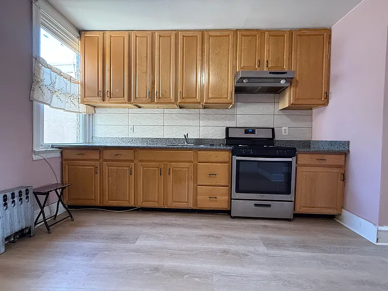 212 E Sheldon St — Photo 10
