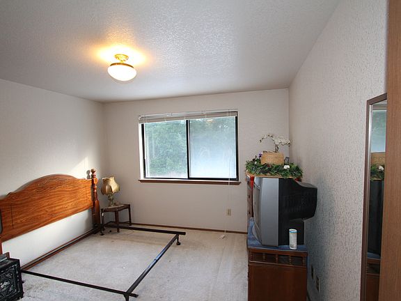 4th image of 5314 Yearley Dr NE