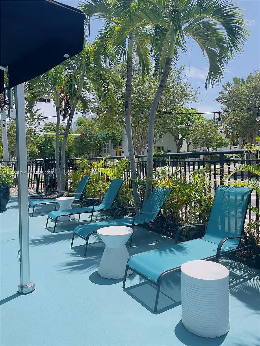 Building Photo - 8100 Harding Ave #511