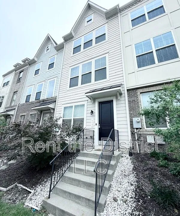 677 Anacostia Ave NE