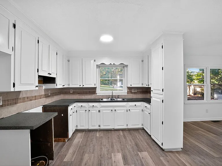 1494 Carpenter St — Photo 18