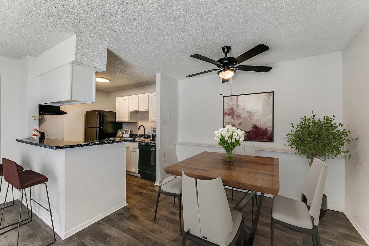 Building Photo - Saddle Brook