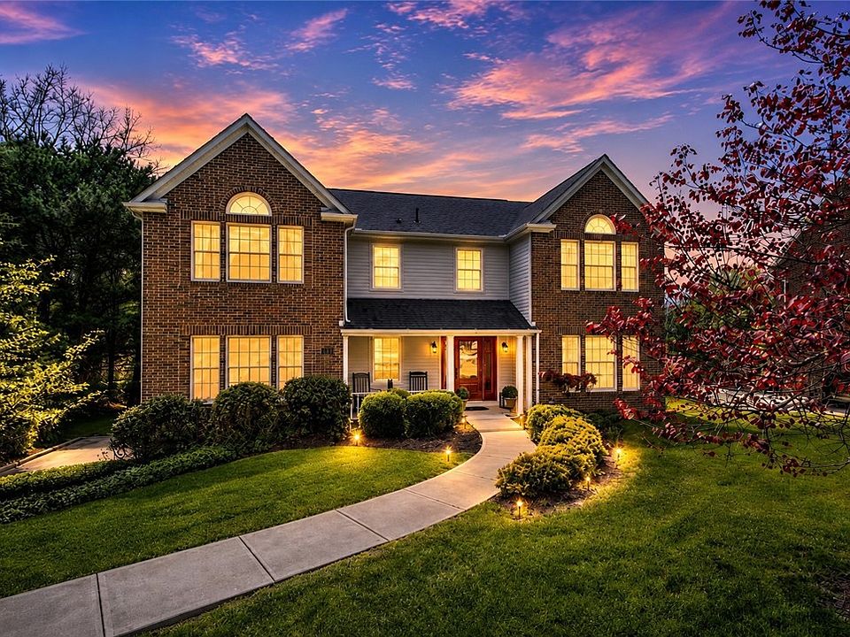 1st image of 102 Foxwood Dr