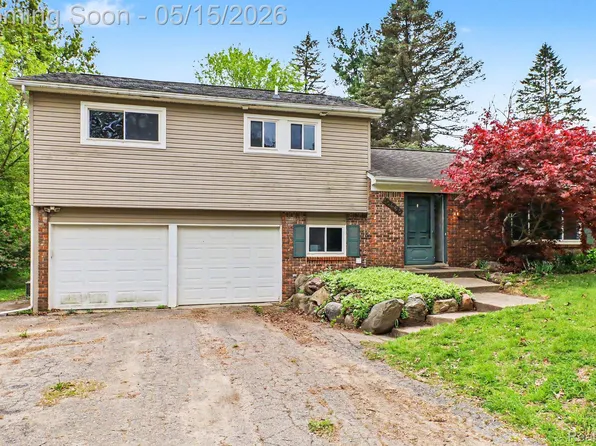 11465 Cedar Island Rd, White Lake, MI 48386