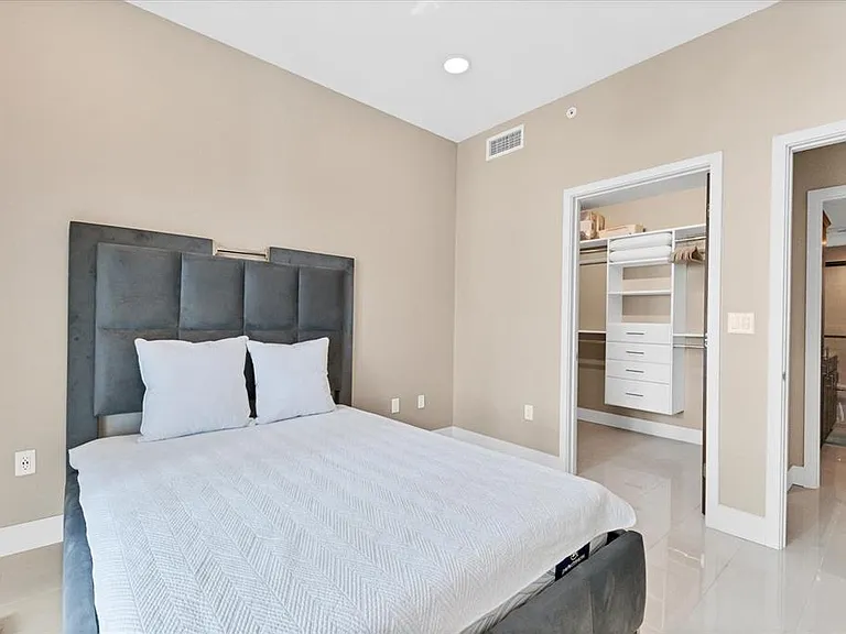 1500 State St #403 — Photo 15