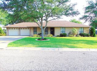 521 Texas Ave, Shiner, TX 77984