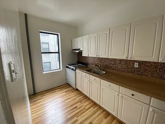 Rented by Metropolitan Property Group | media 9