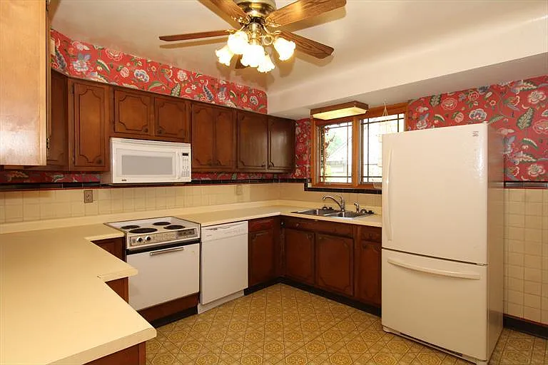 3 bed, 1.5 bath, 2443 sqft, $1,895 — Photo 3