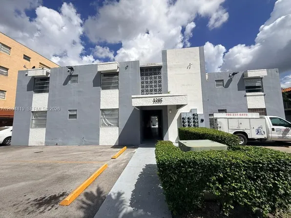 1285 W 26th Pl APT 205, Hialeah, FL 33010