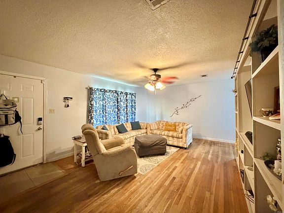 4th image of 1615 Nina St
