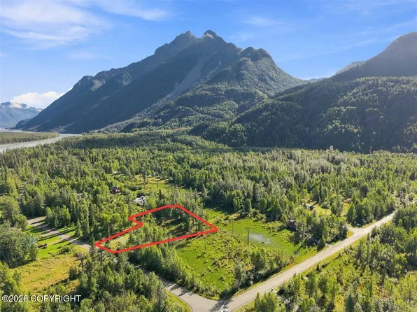 12704 E Wycoff Dr, Palmer, AK 99645