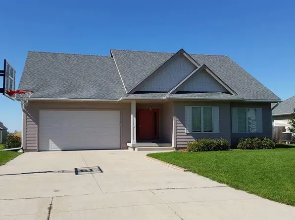 720 N 9th Ave, Winterset, IA 50273