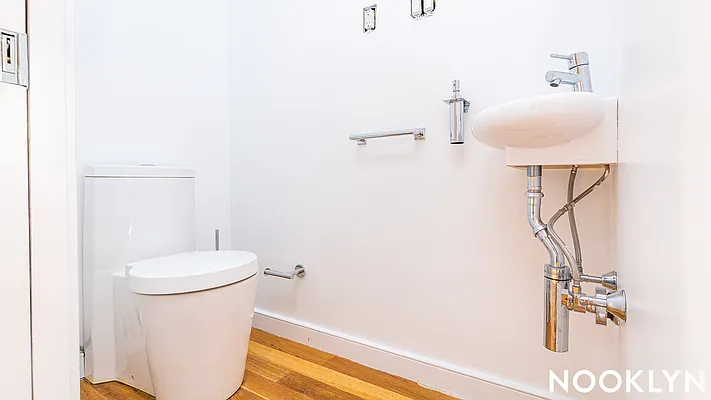 Rented by Nooklyn NYC LLC | media 52