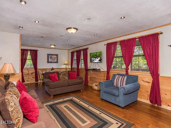4th image of 170 Showplace Blvd