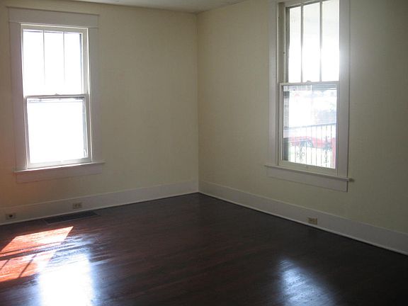 5th image of 124 W Oldham Ave