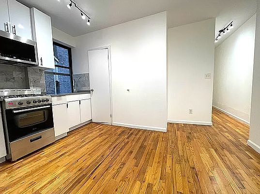 2nd image of 336 E 13th St APT E3