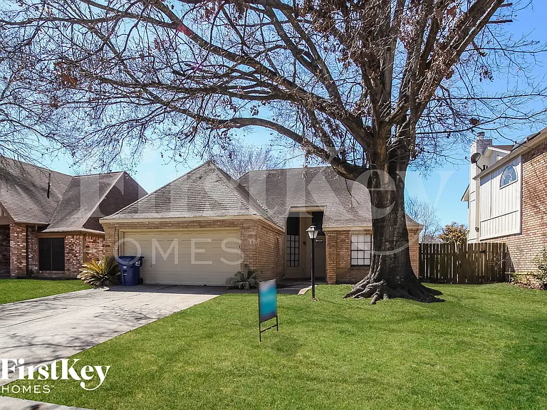 13907 Beckwith Dr — Photo 2