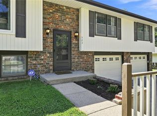 523 Pennsylvania St, Leavenworth, KS 66048