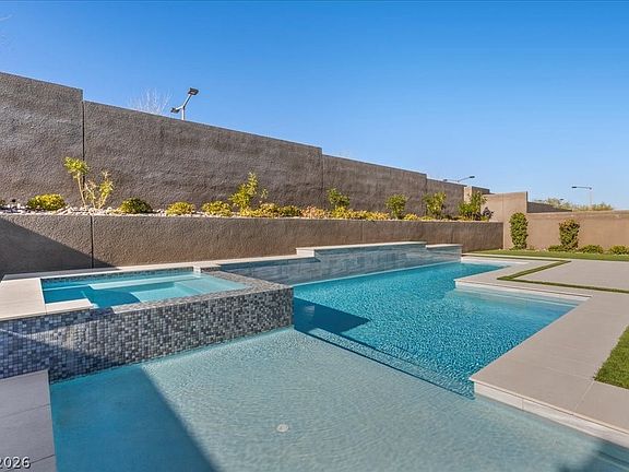 2nd image of 413 Highview Ridge Ave