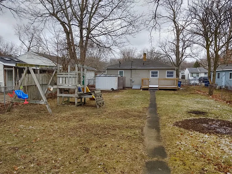 720 Gladys St — Photo 8