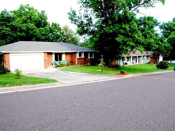 3rd image of 816 Bourn Ave