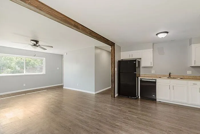 1530 S Drexel Ave — Photo 9