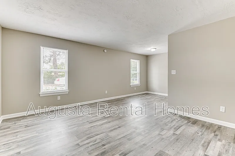 2 bed, 1.0 bath, 860 sqft, $1,095 — Photo 3