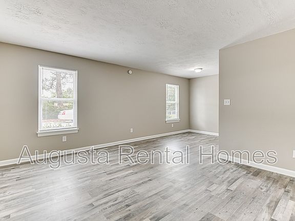 3rd image of 152 Conifer Dr