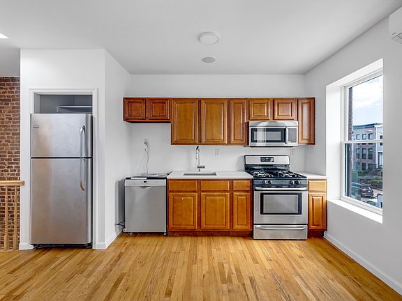 2nd image of 1087 Herkimer St #2