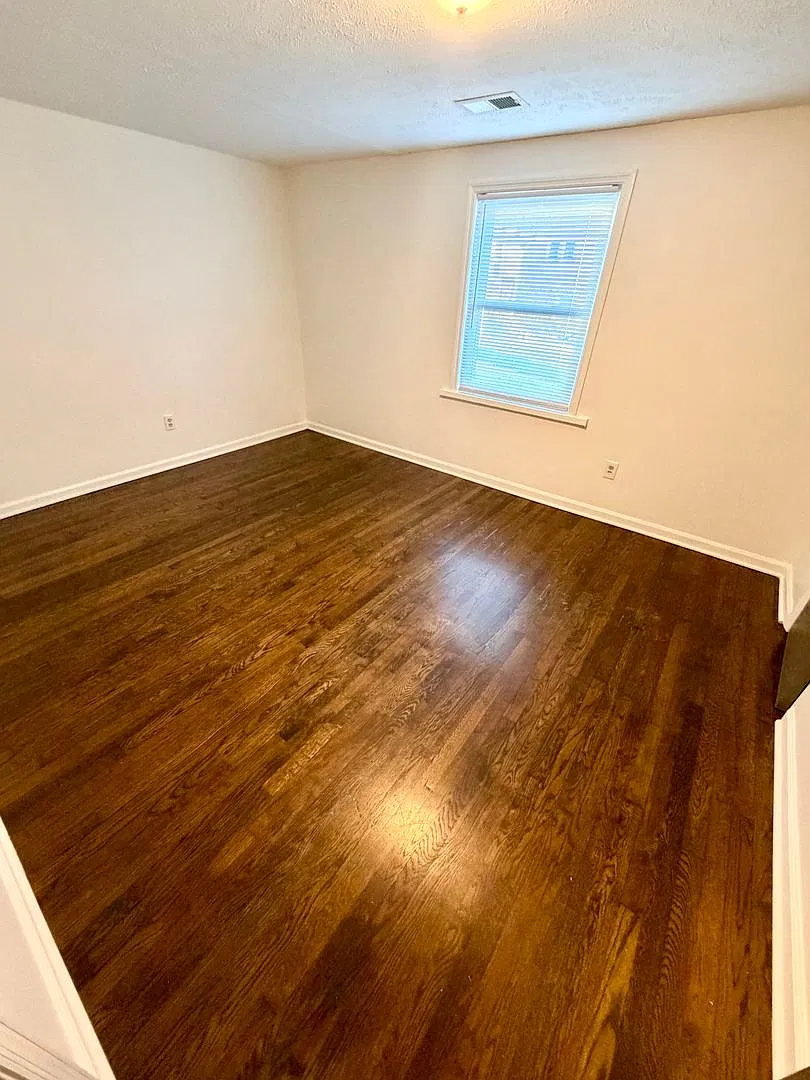 3 bed, 1.0 bath, 1200 sqft, $1,499 — Photo 4