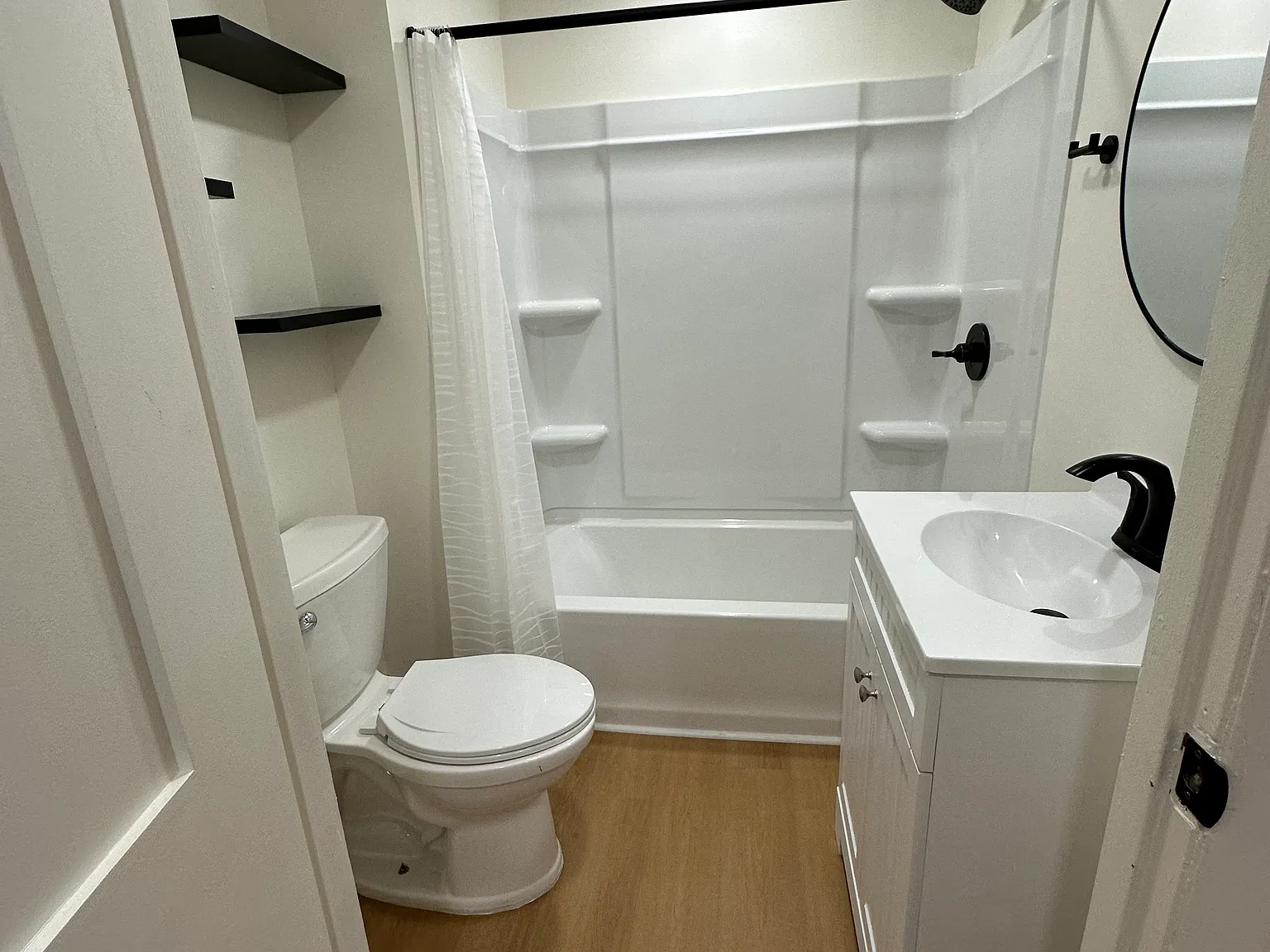 3 bed, 1000 sqft, $2,395 — Photo 2