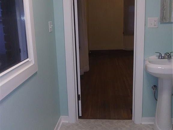 5th image of 27 S Griffin St