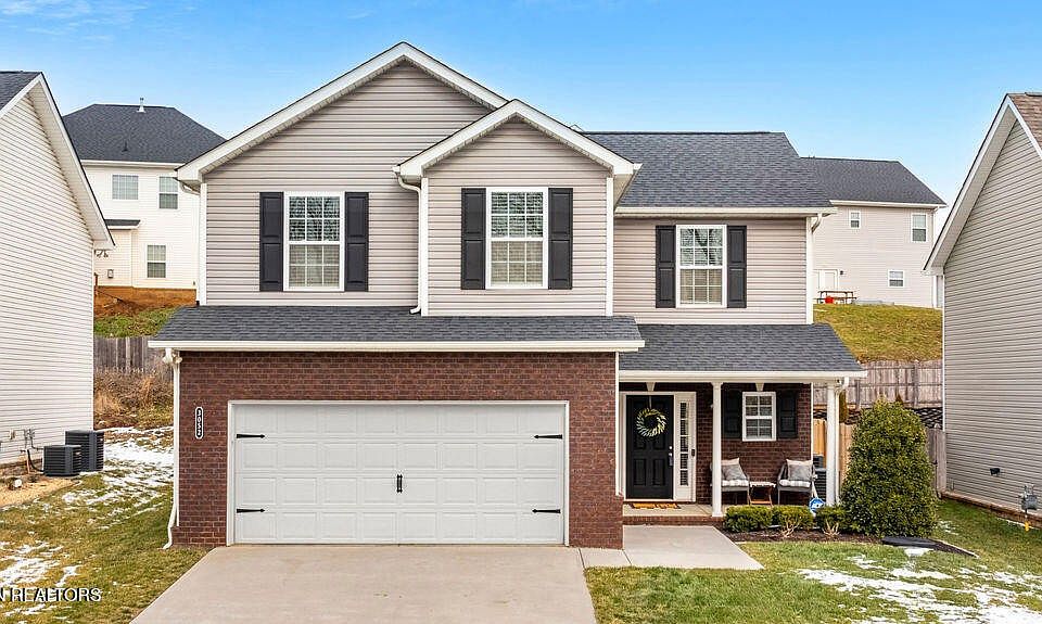 1st image of 3052 Creekbend Ln